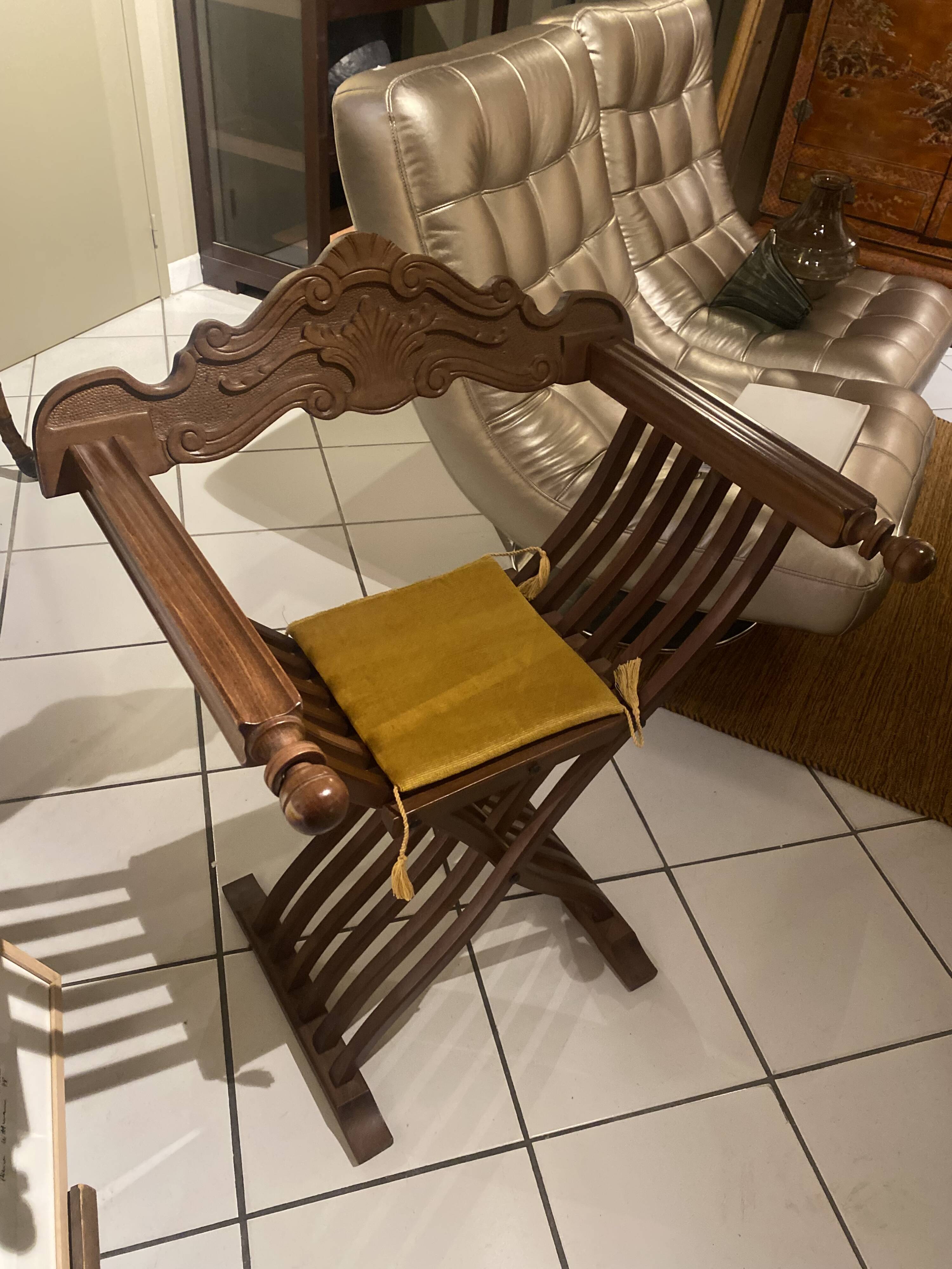 Fauteuil curule en bois