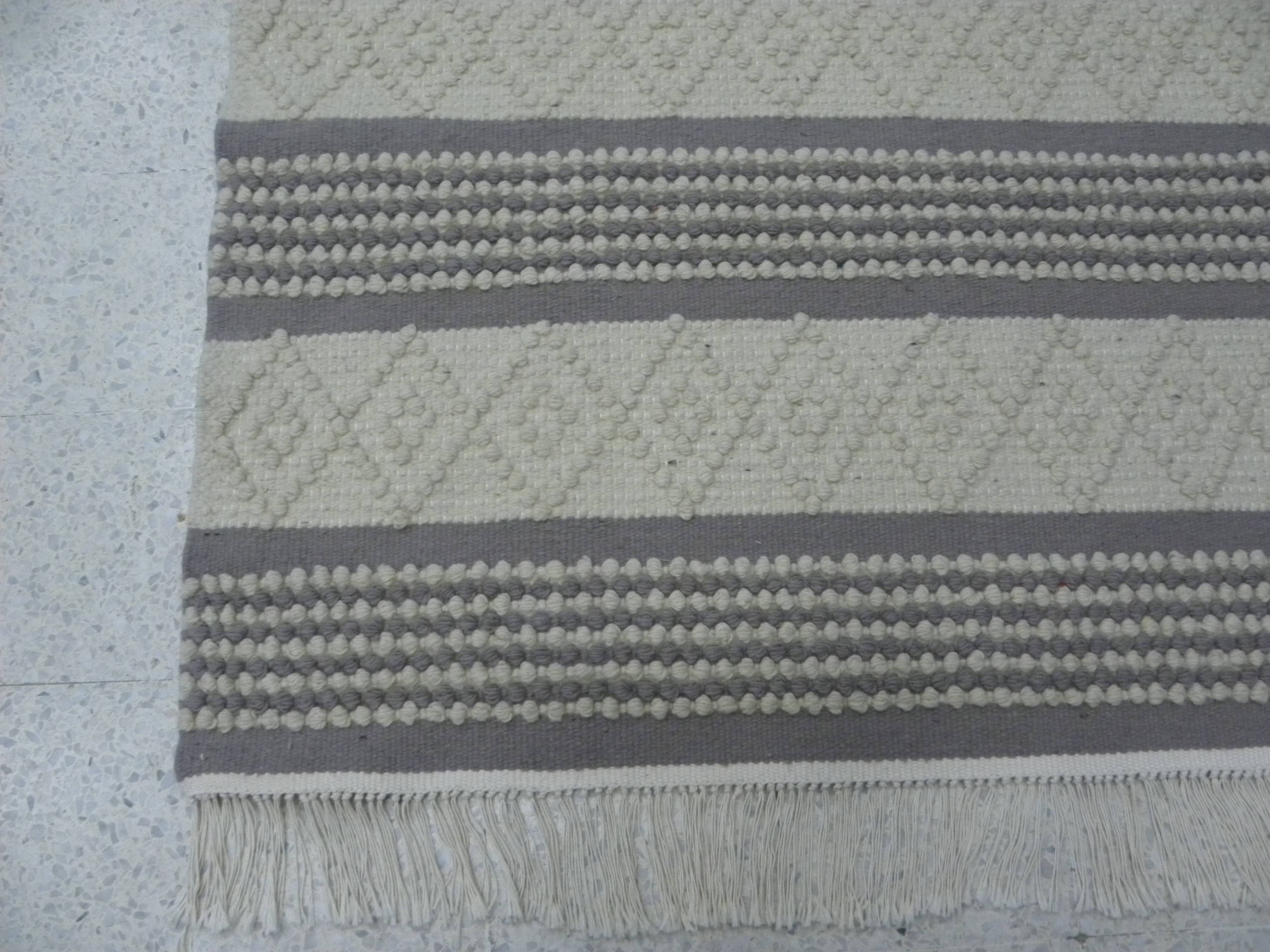 Handmade artisanal rug in Wool – Modern and natural design in Beige Ecru