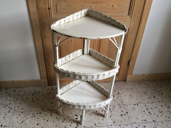 Étagère en rotin