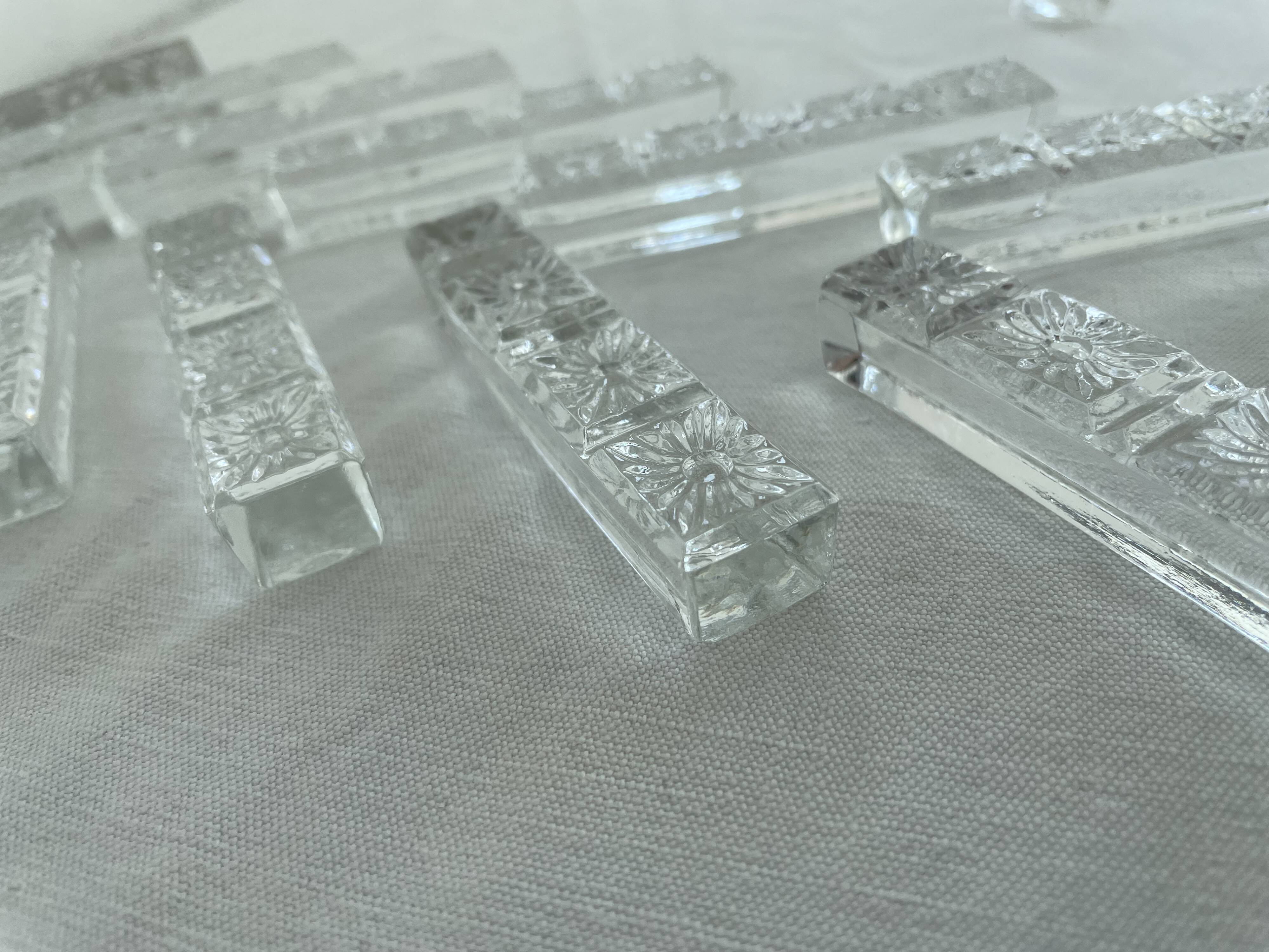 Porte-couteaux en cristal, Motif floral en relief, Art de la table vintage