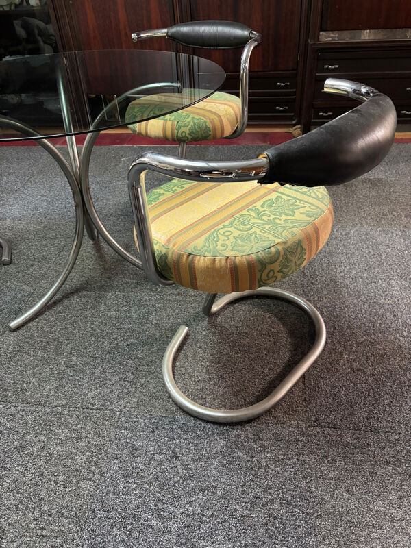 Table ronde en verre avec 3 chaises vintages