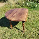 Round table with 2 leaves