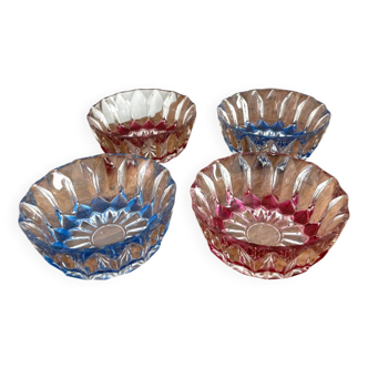 Ramequins en verre taillés colorés
