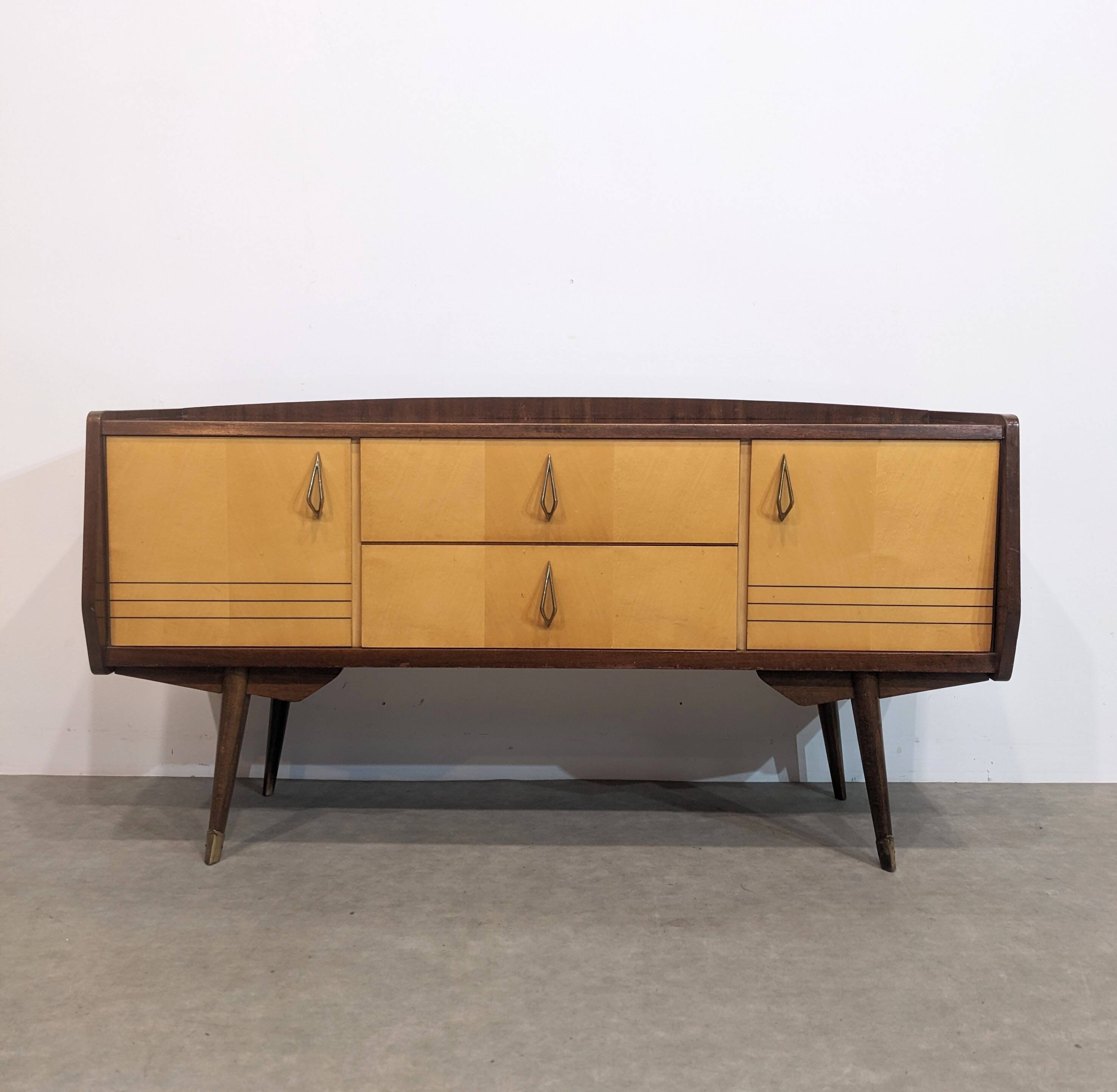 Mid-century sideboard in rockabilly style.
