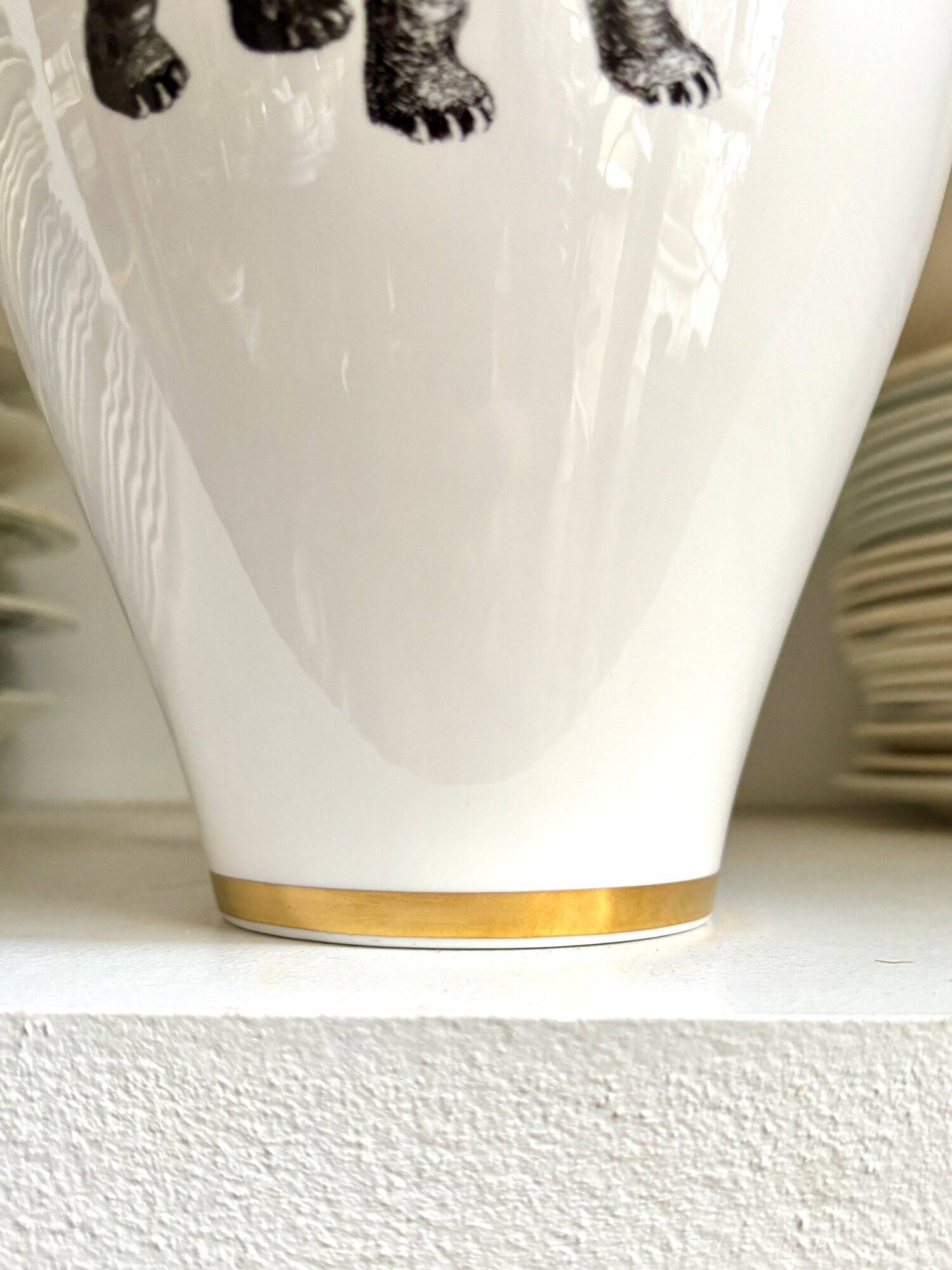 White and gold porcelain vase with black patterns by Mauricio Ortiz