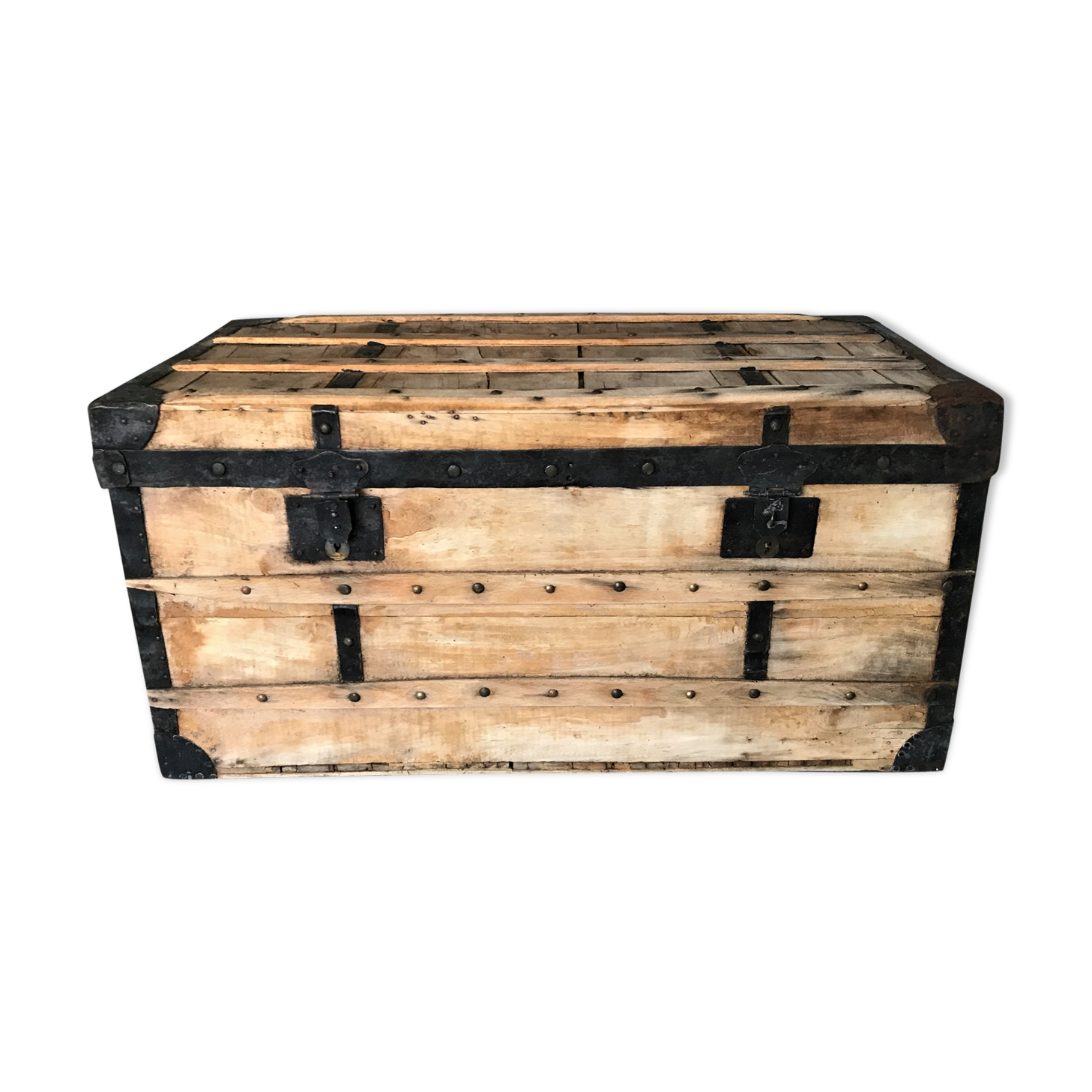 Flat light wooden trunk