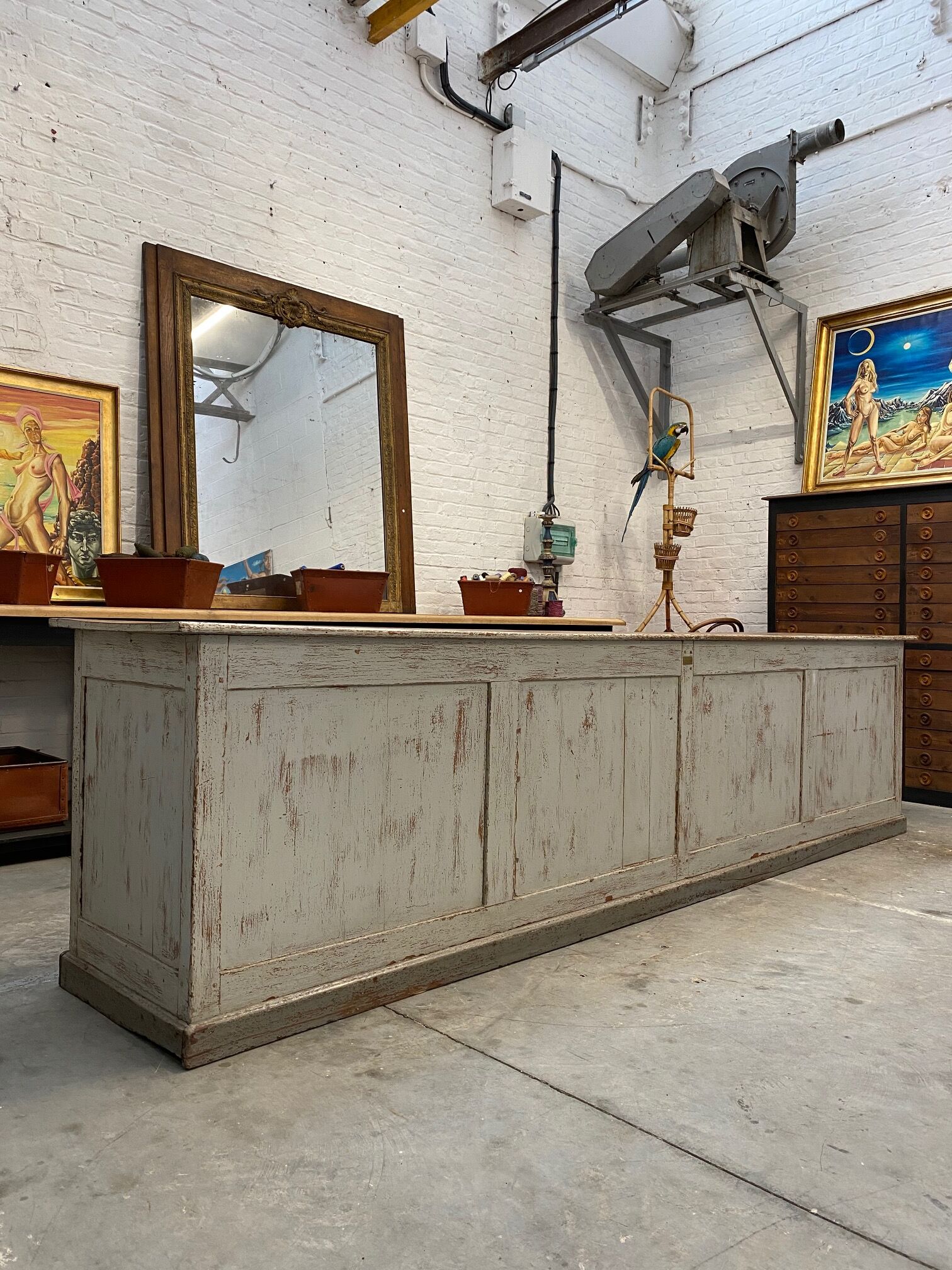 Large trading furniture