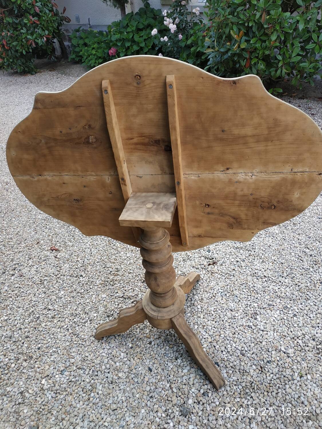 Violin table