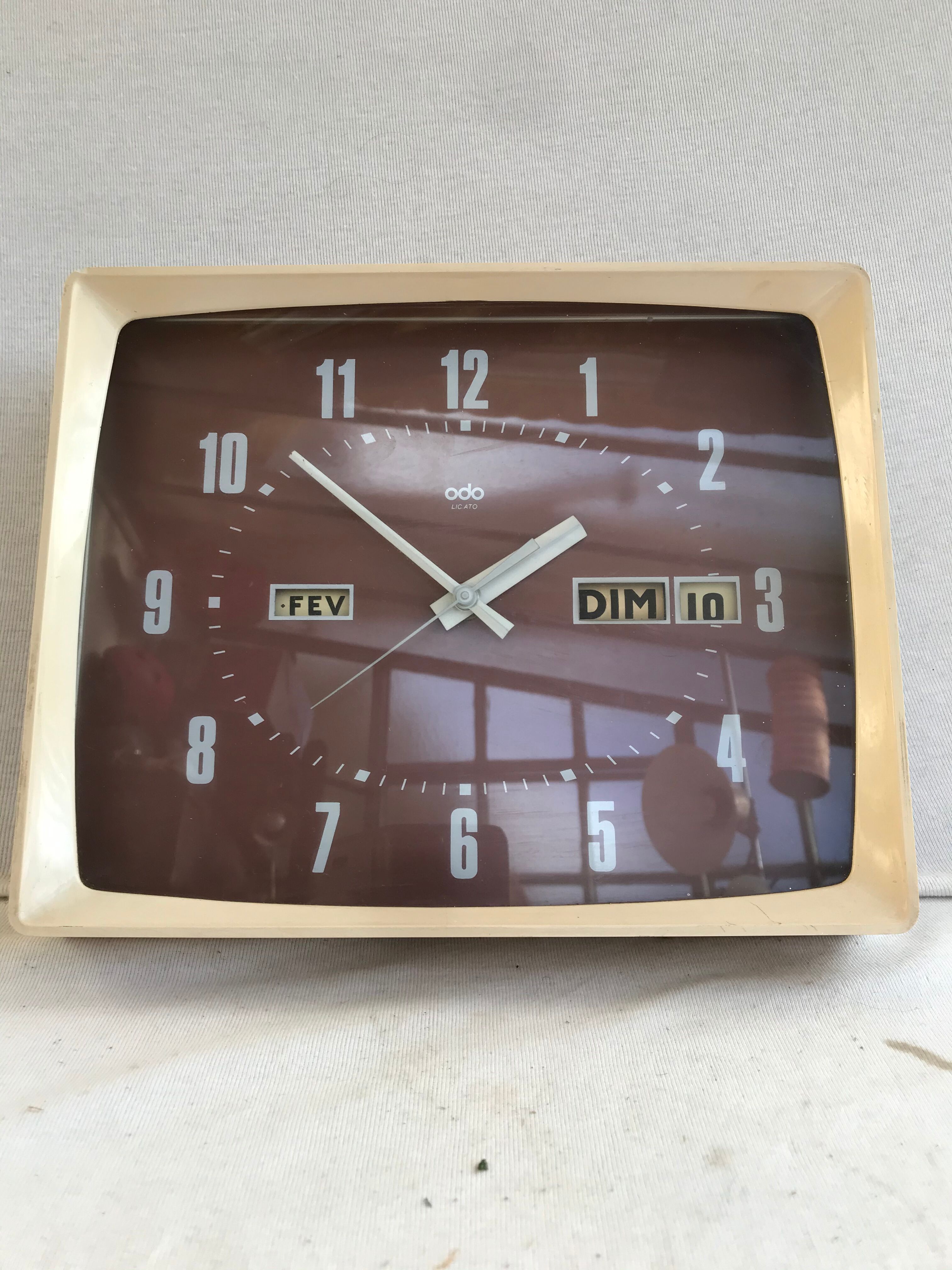 Former clock Odo - in beige Bakelite from the 70s, vintage