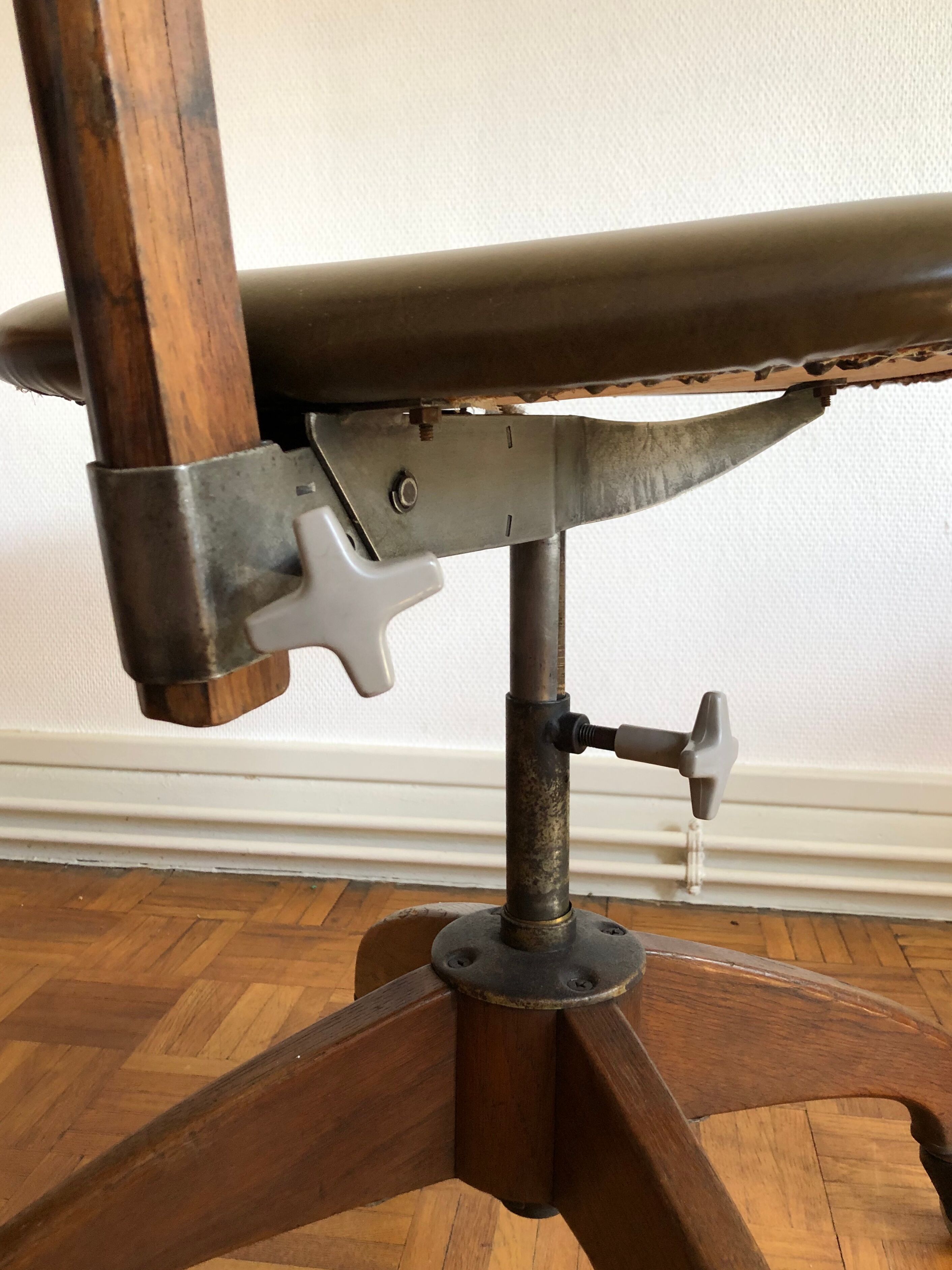 Office chair with wheels