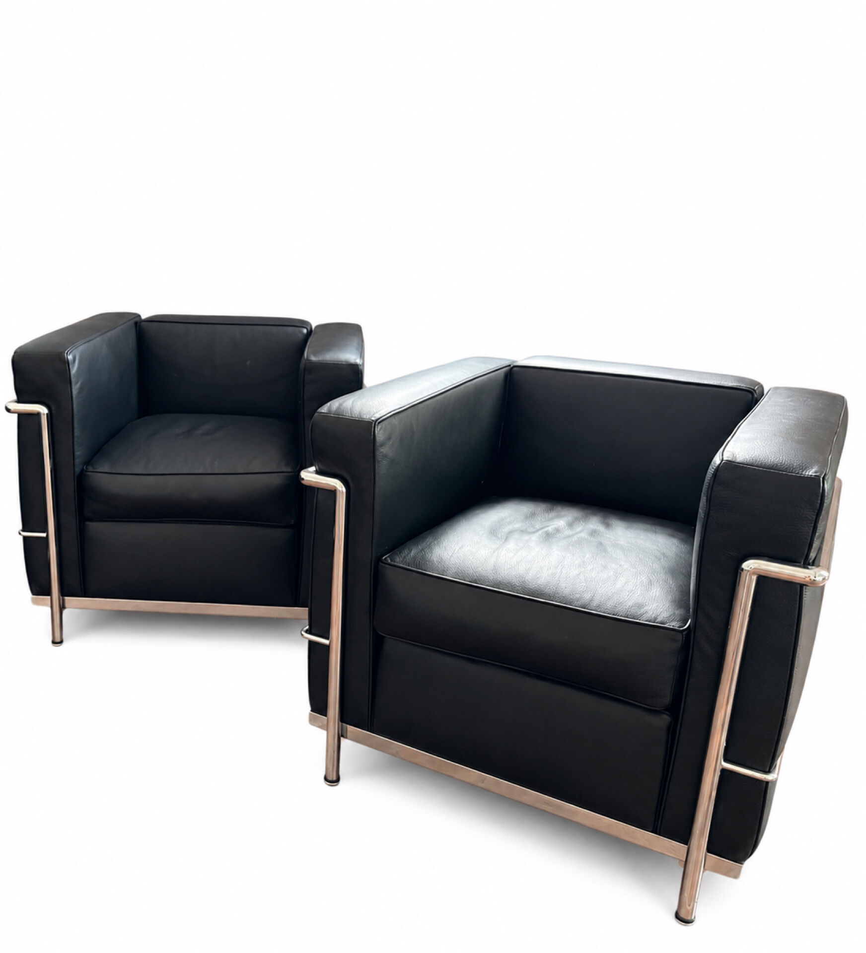 Paire de fauteuils en cuir
