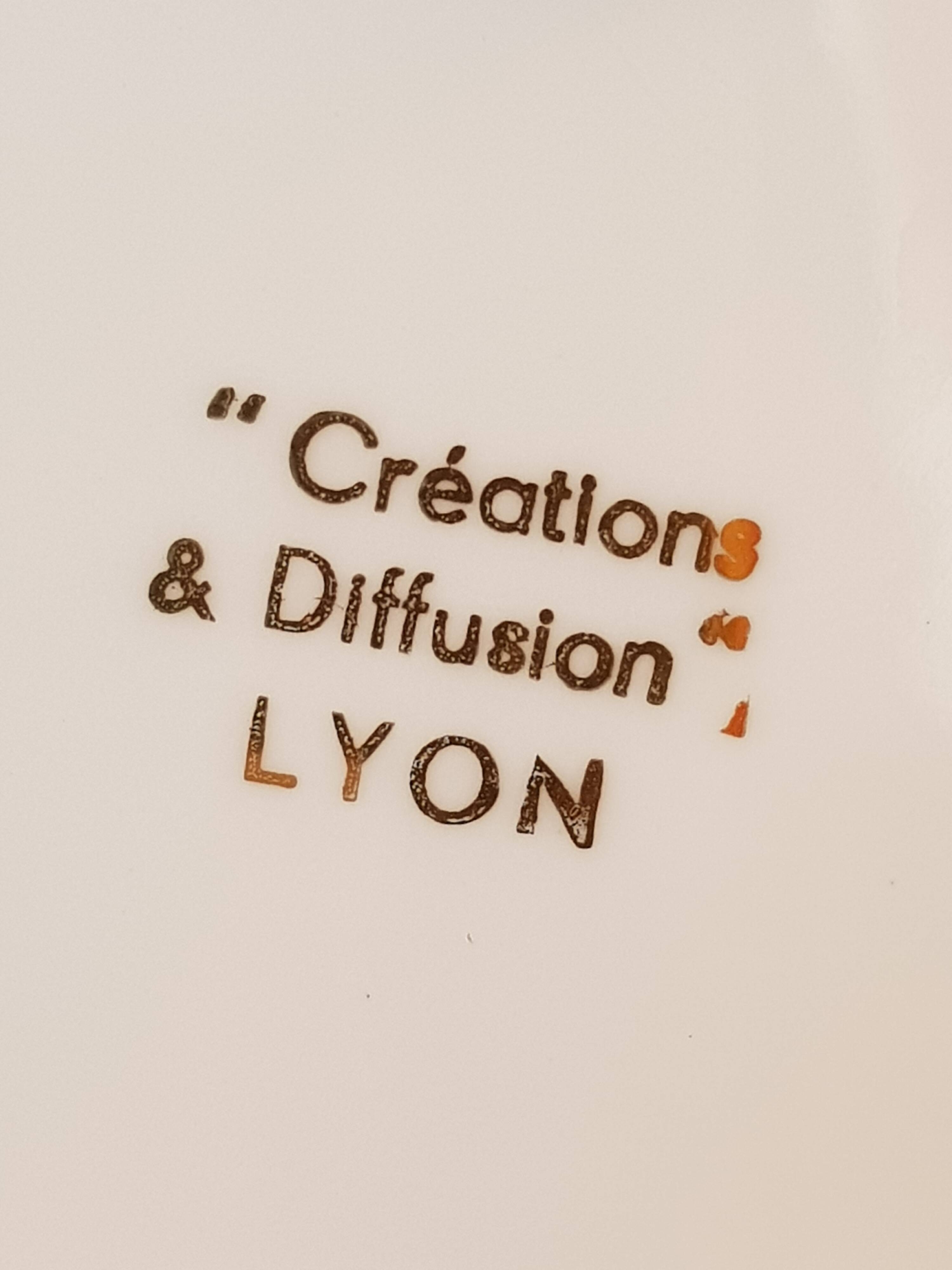 Mute servant, cake display, porcelain