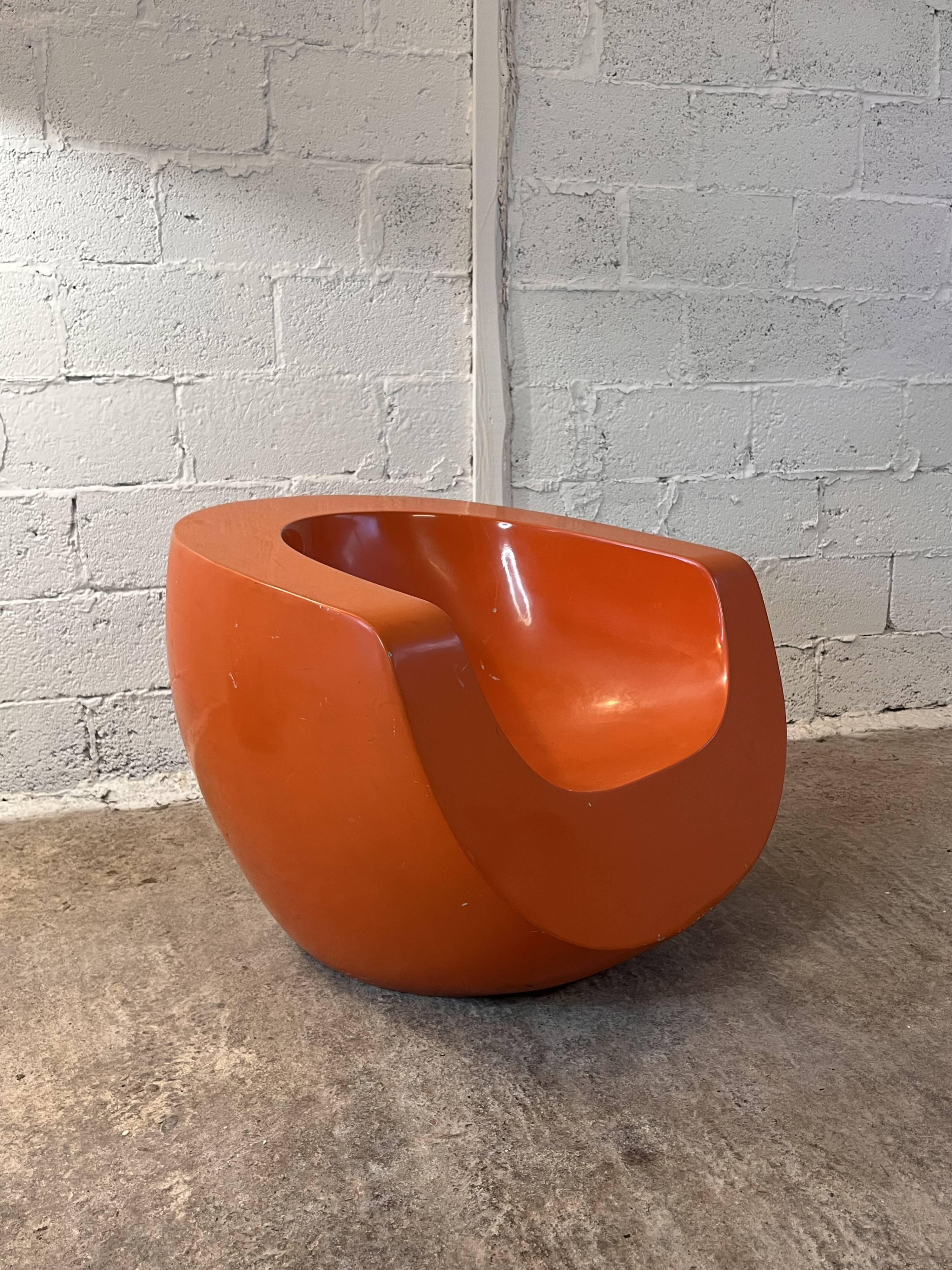 The Moon armchair, Mike To