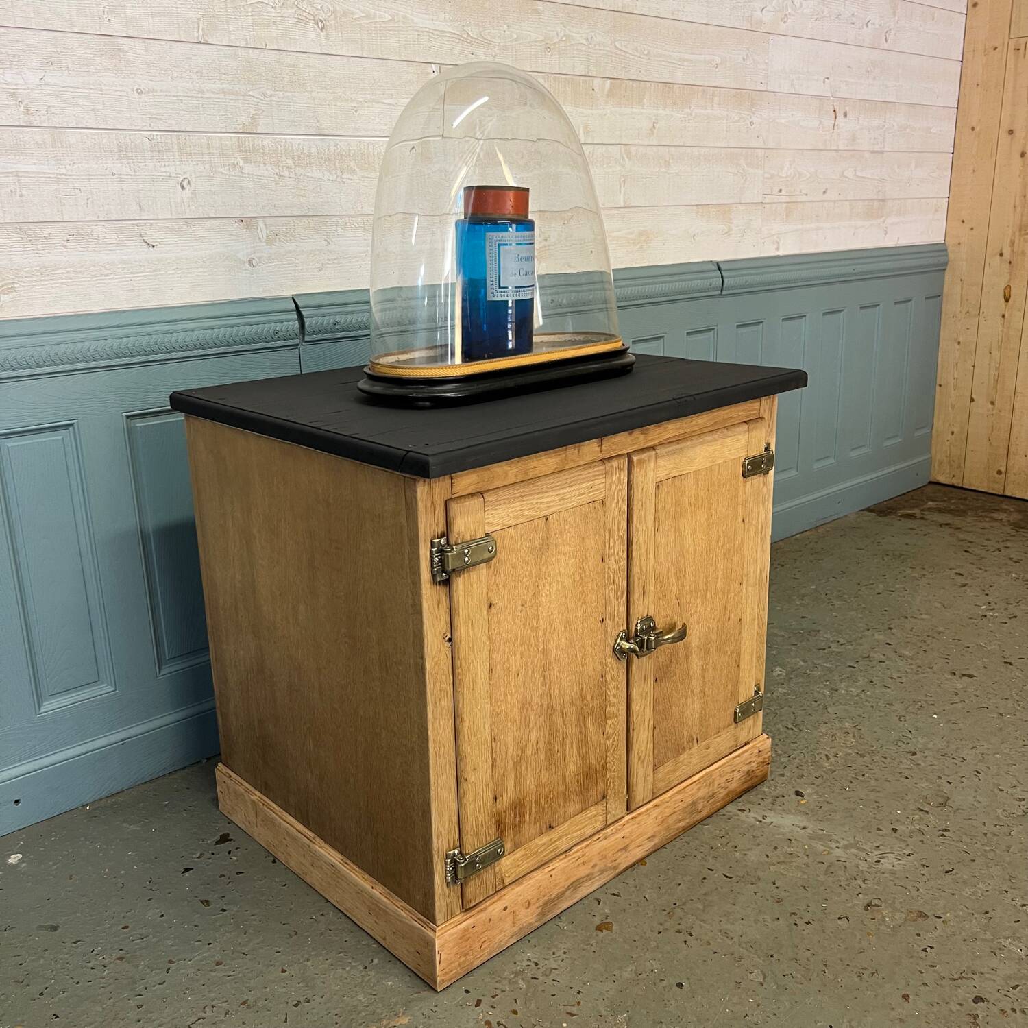 Parisian bistro buffet