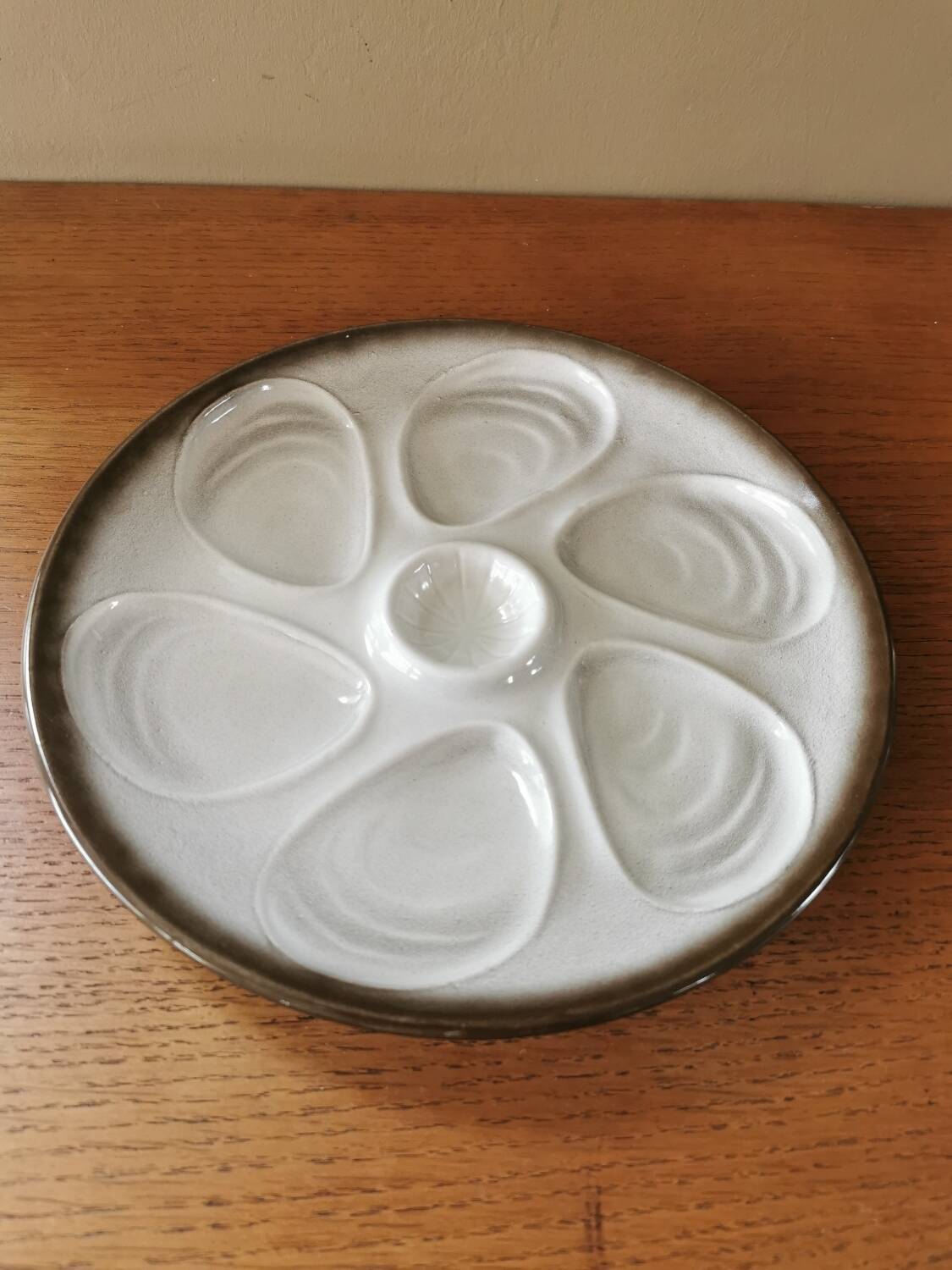 6 assiettes à huîtres vintage en barbotine