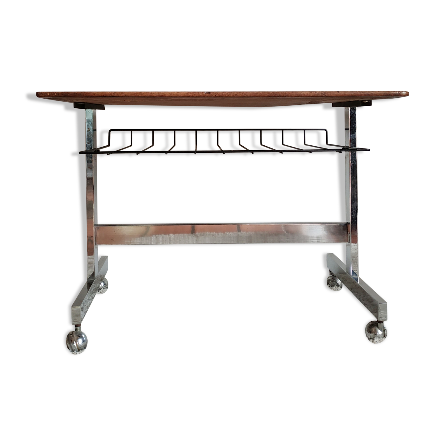 Metal and wood dessert