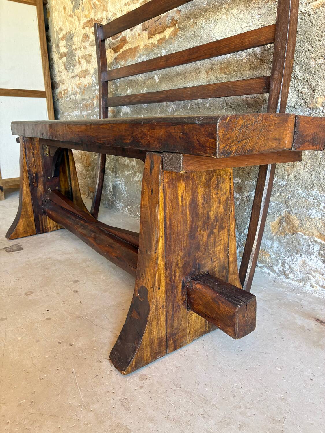 Rustic/brutalised entrance bench