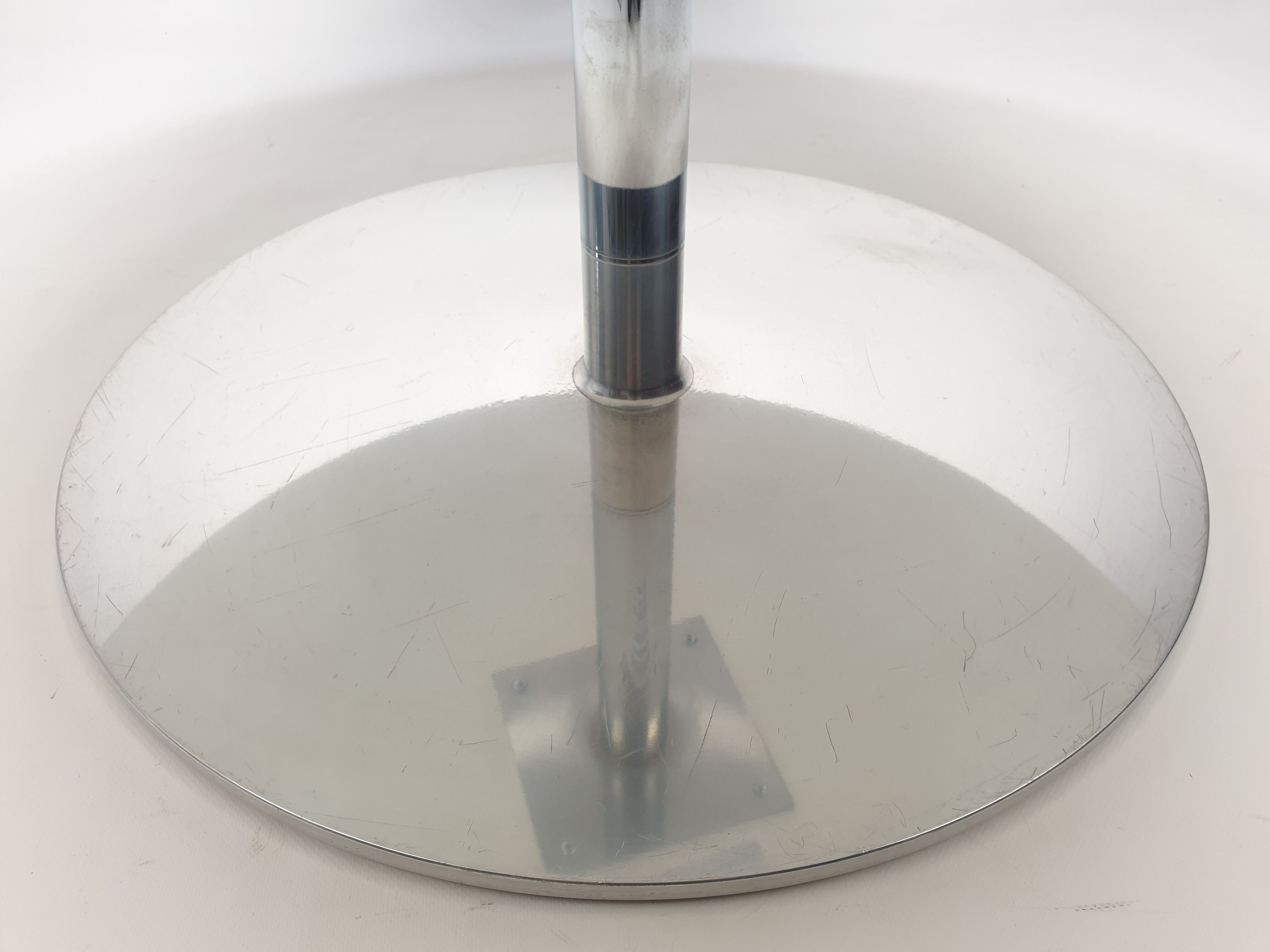 Round coffee table by Pierre Paulin for Artifort, 1990s