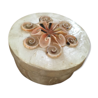 Round mother-of-pearl box
