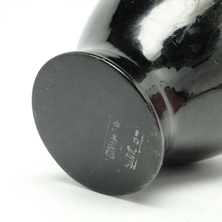 Minimalism vase, black lacquer, mother-of-pearl inlay, Japan, 1950s