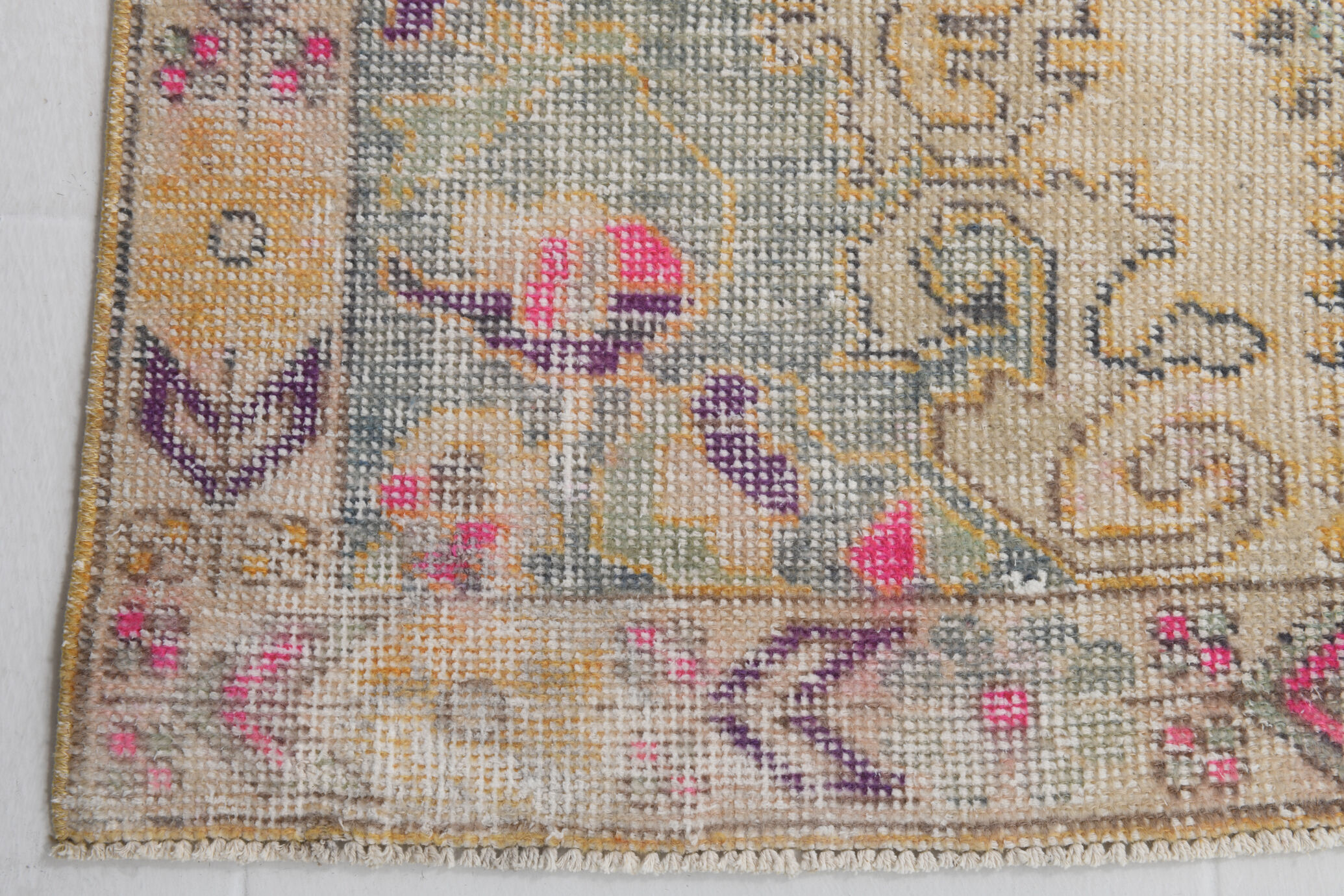 Tapis turc jaune oriental, 137x211cm