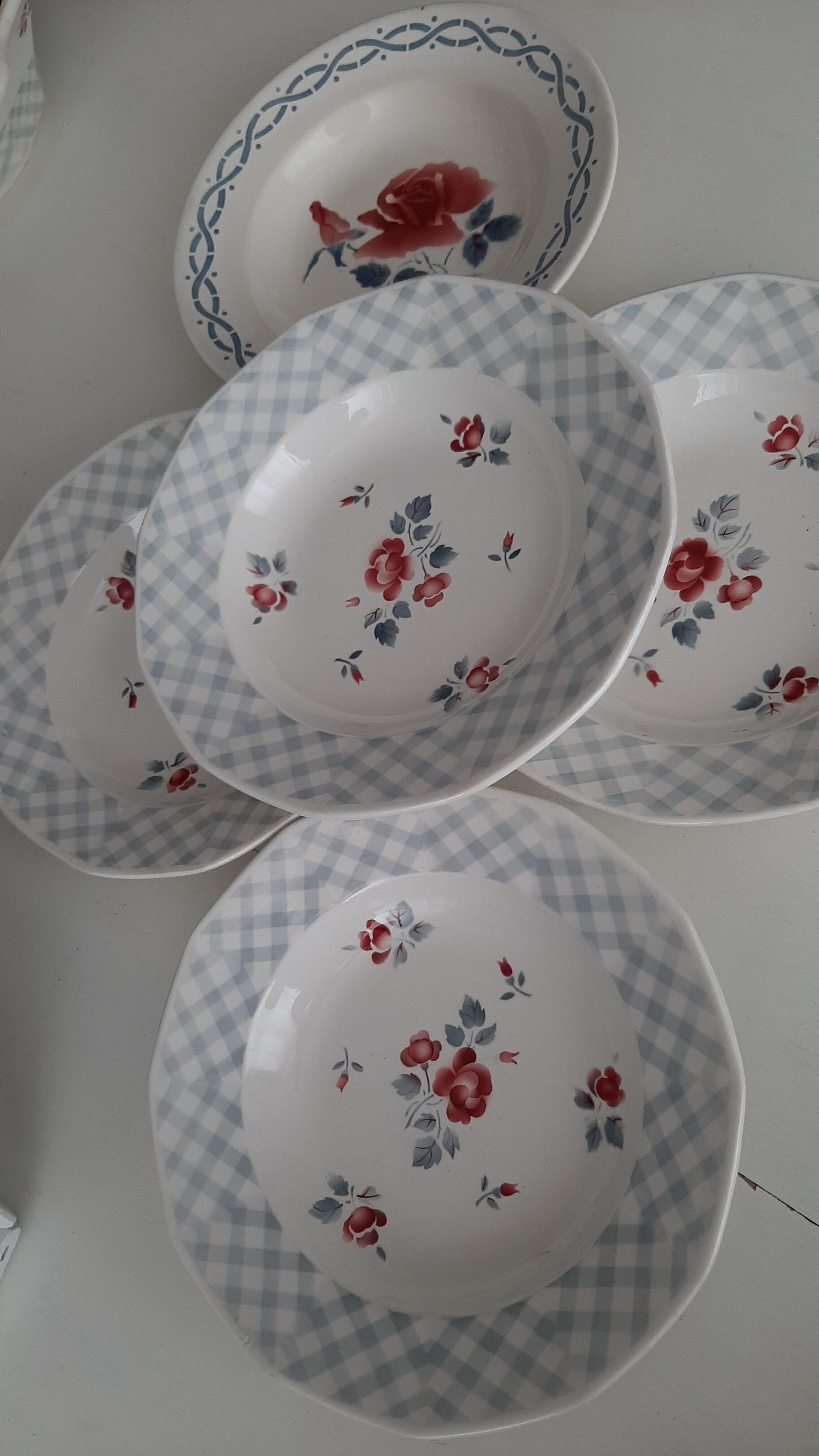 Lot of 5 retro hollow plates