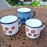 Teapot and cups