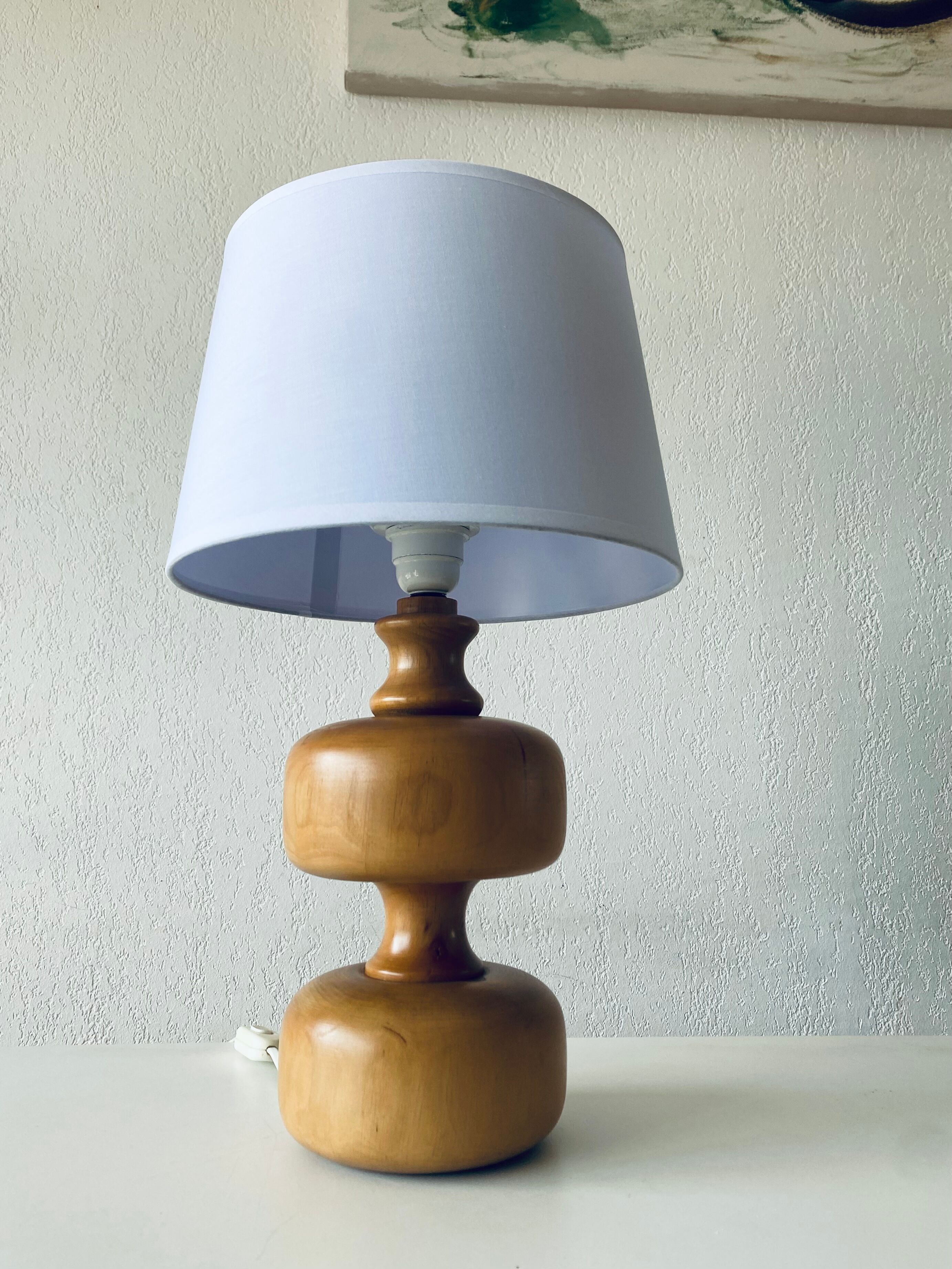 Lampe en bois tourné