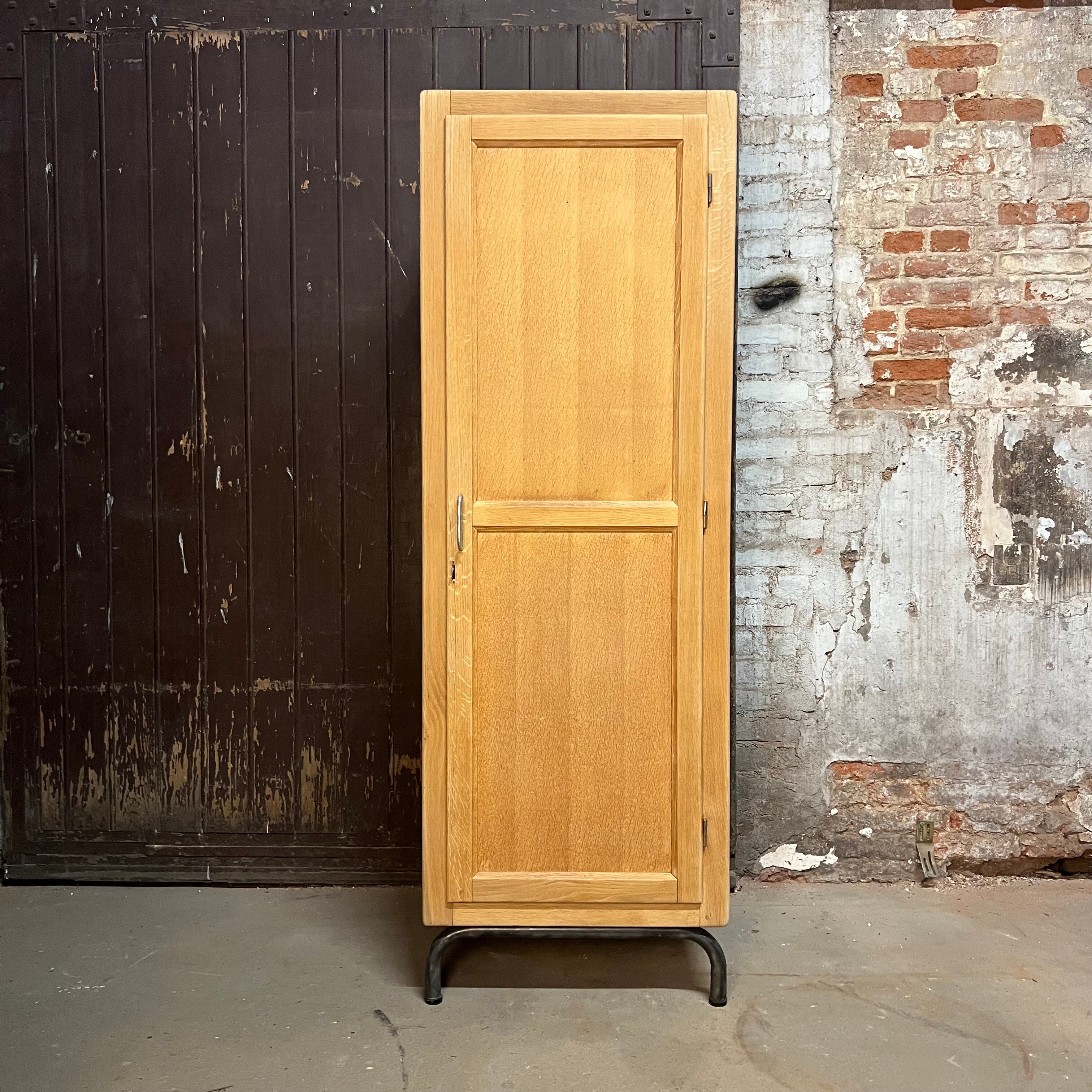 Internship wardrobe in the style of Jacques Hitier