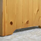 Charlotte Perriand (séléction de ) pour Les Arcs, rare table basse en pin, France,  circa 1960