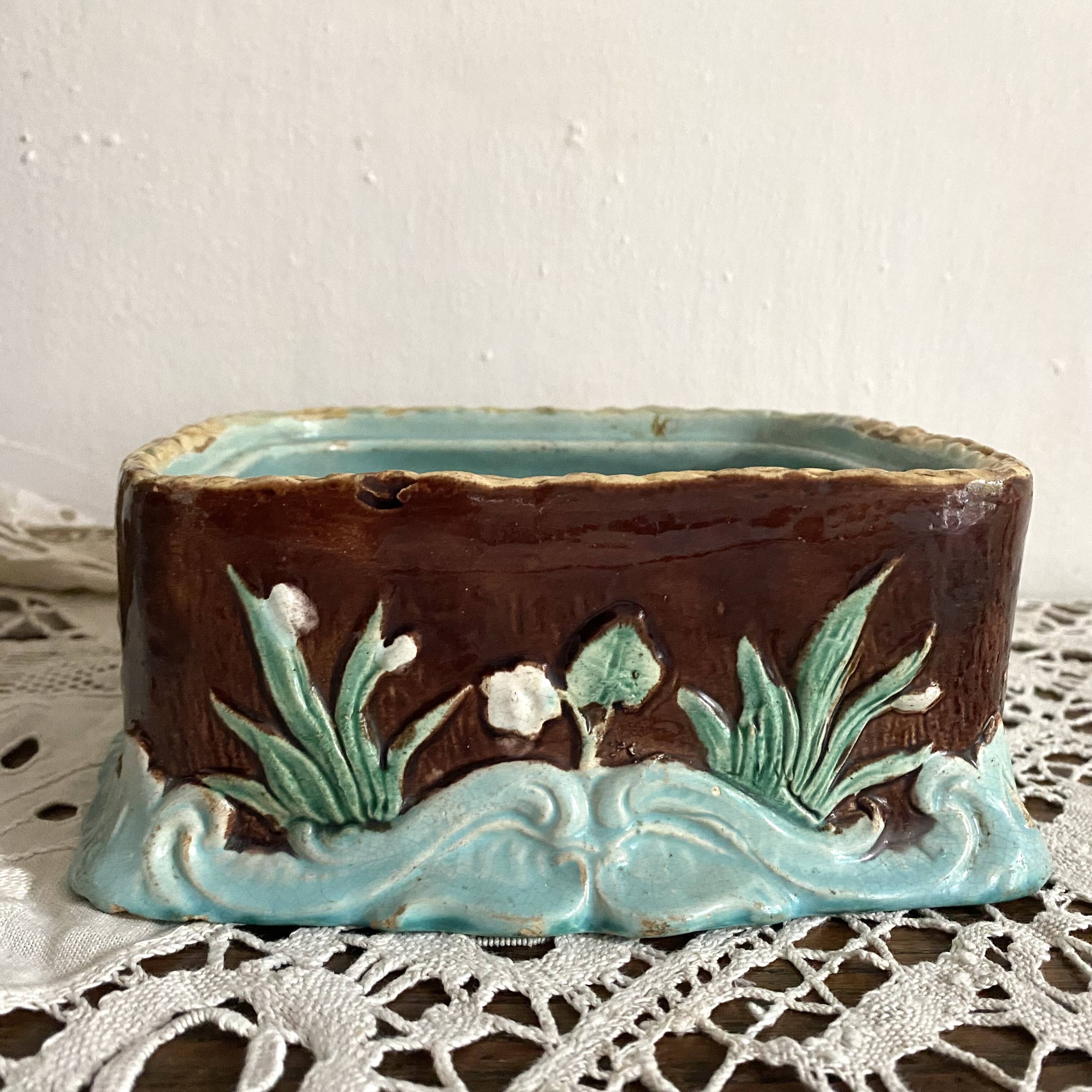 Art Nouveau slip dish