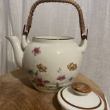 Teapot with 6 cups in a set