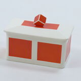 Max Roesler as Bonbonnière