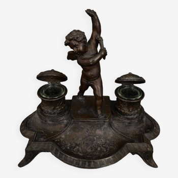 Inkwell in regula 1900 decorated with a double glass Cupid