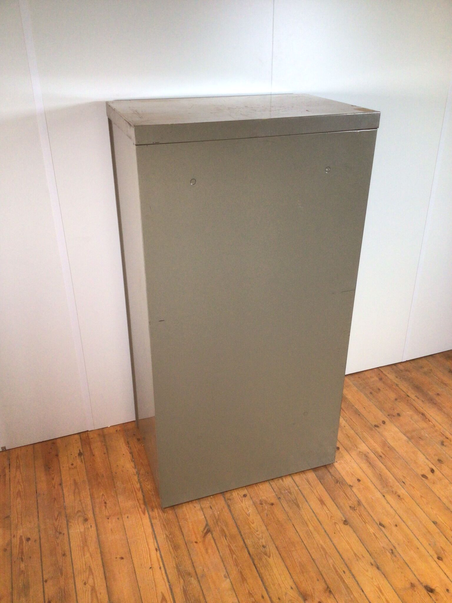 Metal "mewaf" drawer cabinet