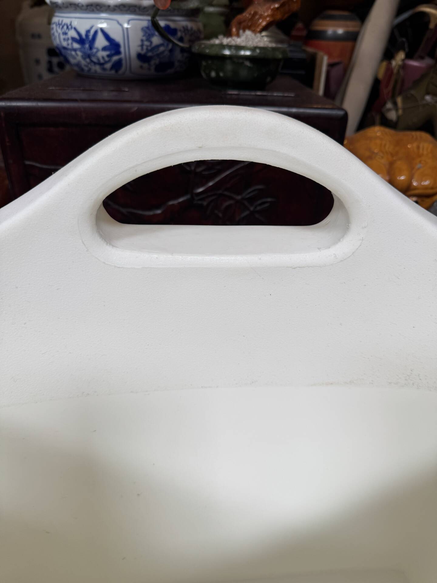 Design magazine rack in milky white by Elie Jacobson