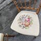 Paire de chaises anciennes en bois tourné, assise tapissée brodée
