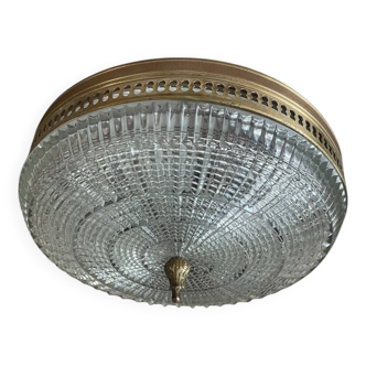 Plafonnier Lucien Gau laiton et verre moulé