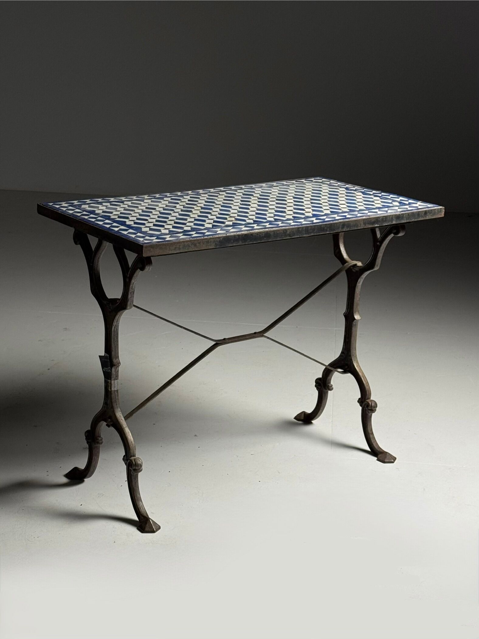 Table d'appoint en mosaïque et fonte