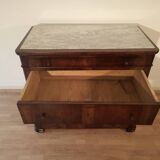 Commode italienne à quatre tiroirs en noyer de la fin du XIXe siècle