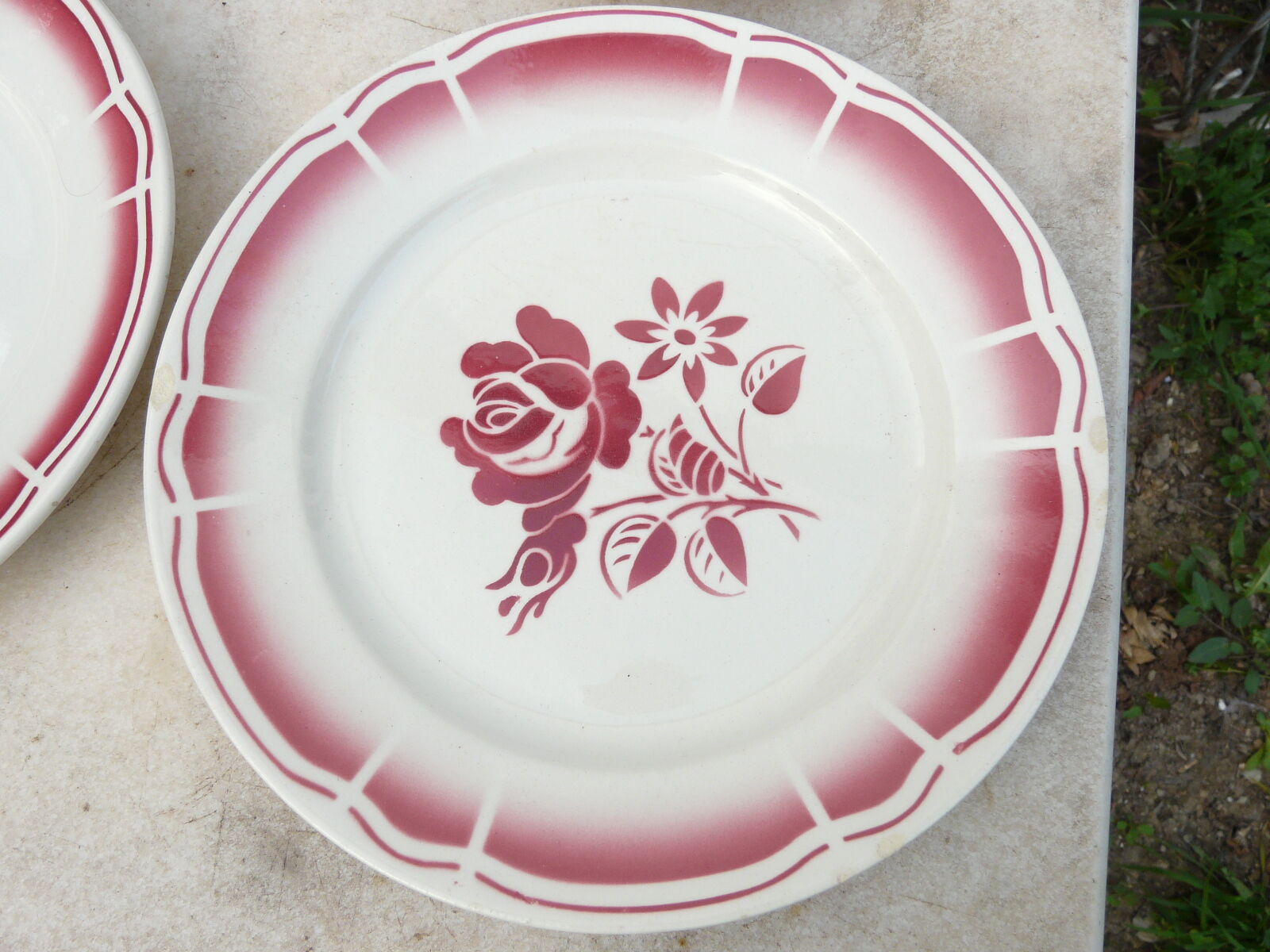 Set de 8 assiettes badonviller art déco  fleurs rouges