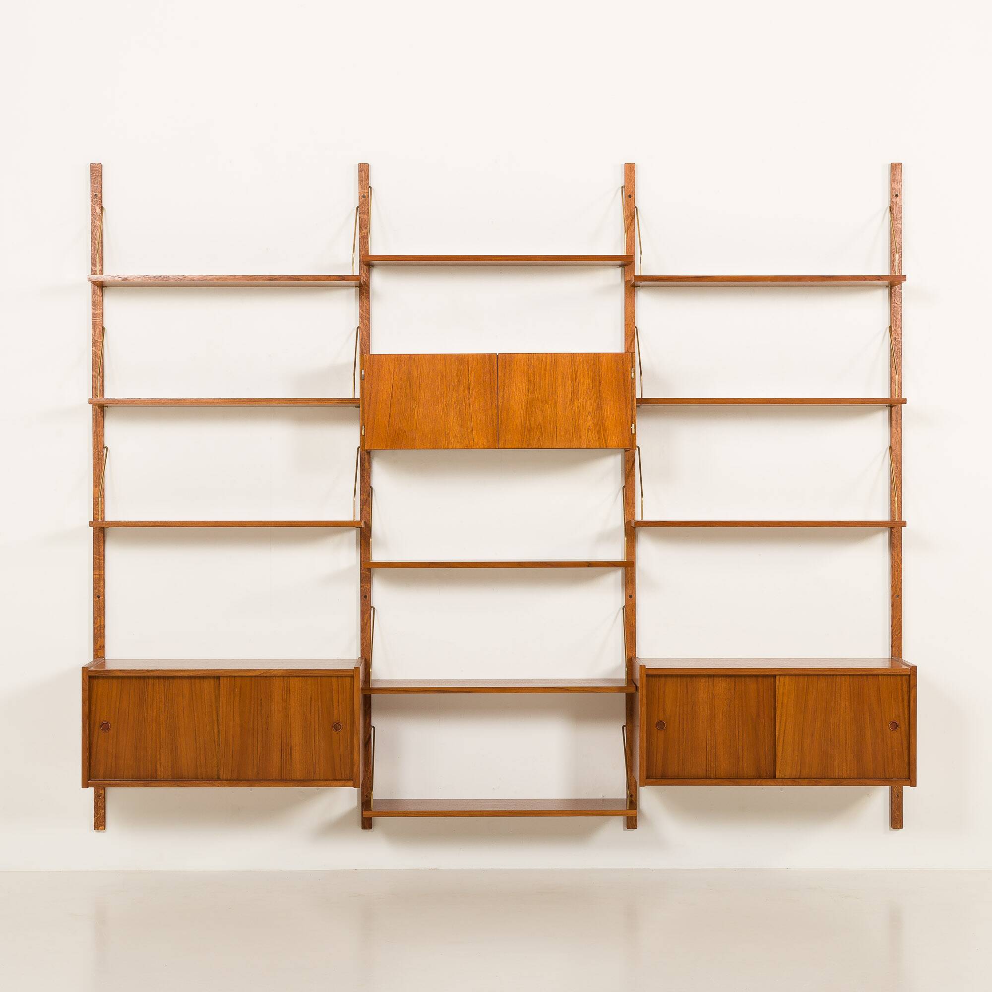 Étagère en teck danois dans le style de Cadovius, Sorensen, années 1960.