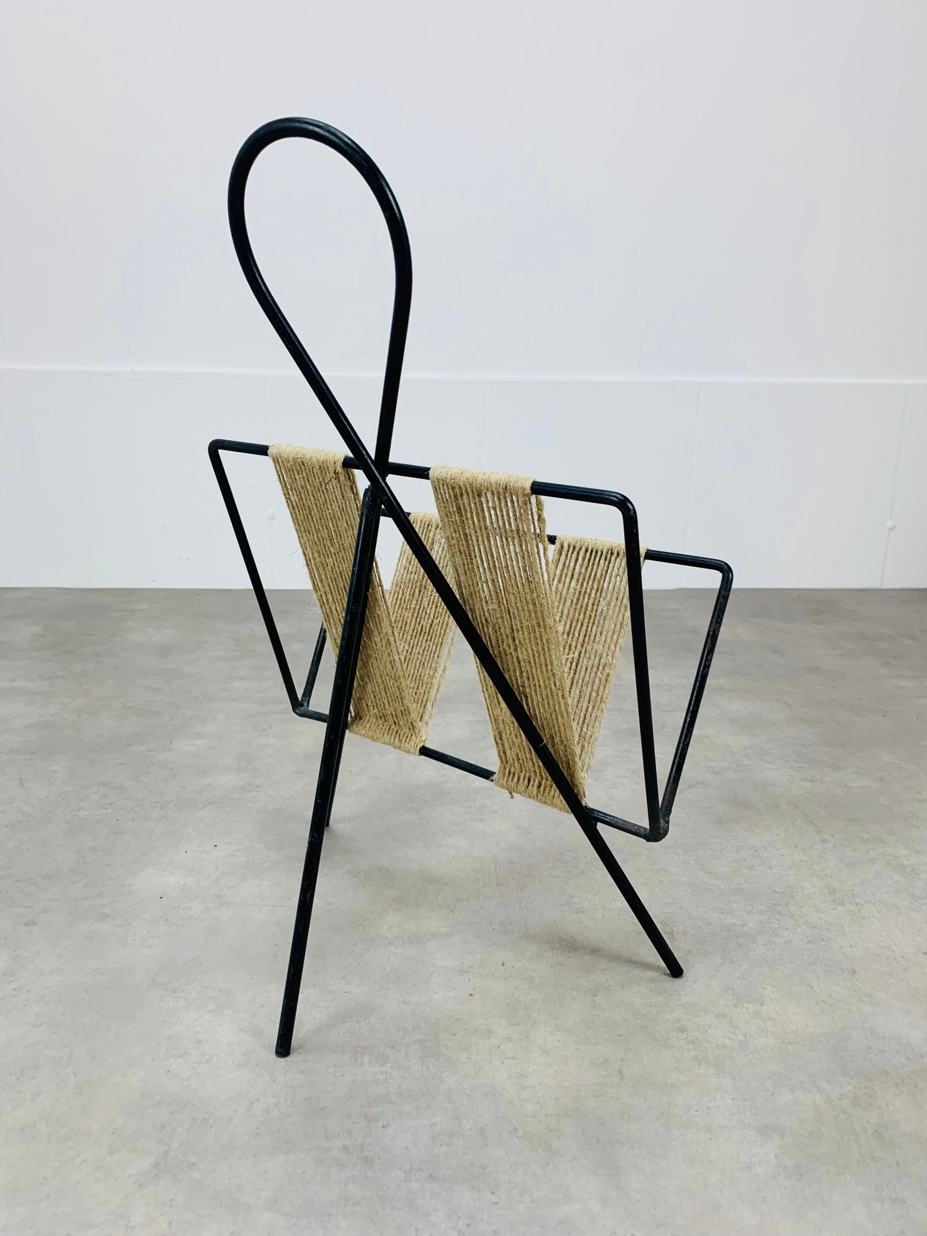 Tripod metal and rope magazine door 50s