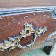Commode galbée style Louis XVI
