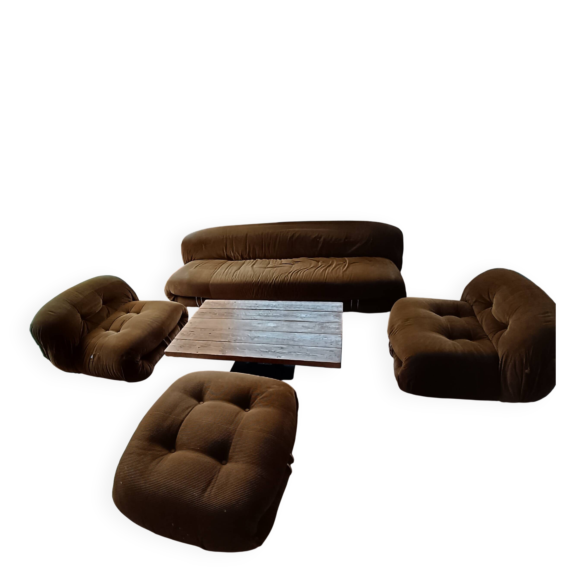 Soriana set of 4 pieces including a 4-seater sofa, 2 armchairs, and a pouf by Tobia and Afra Scarpa, Italy.