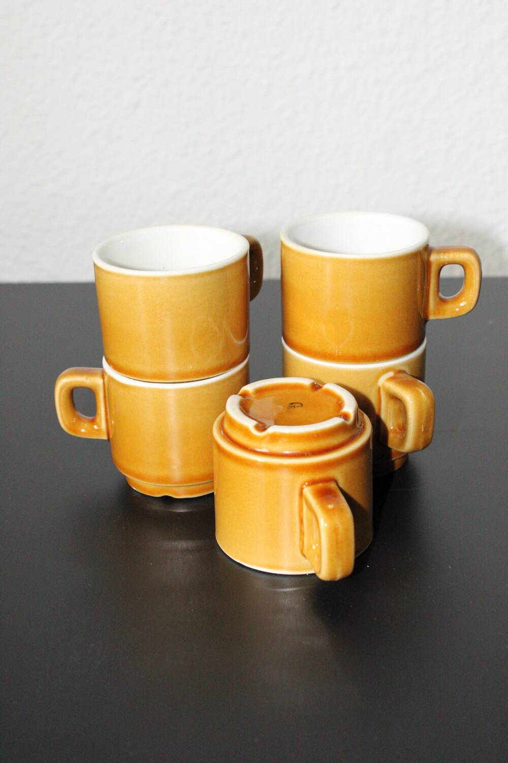 Set of 5 vintage mustard-coloured ceramic mugs.