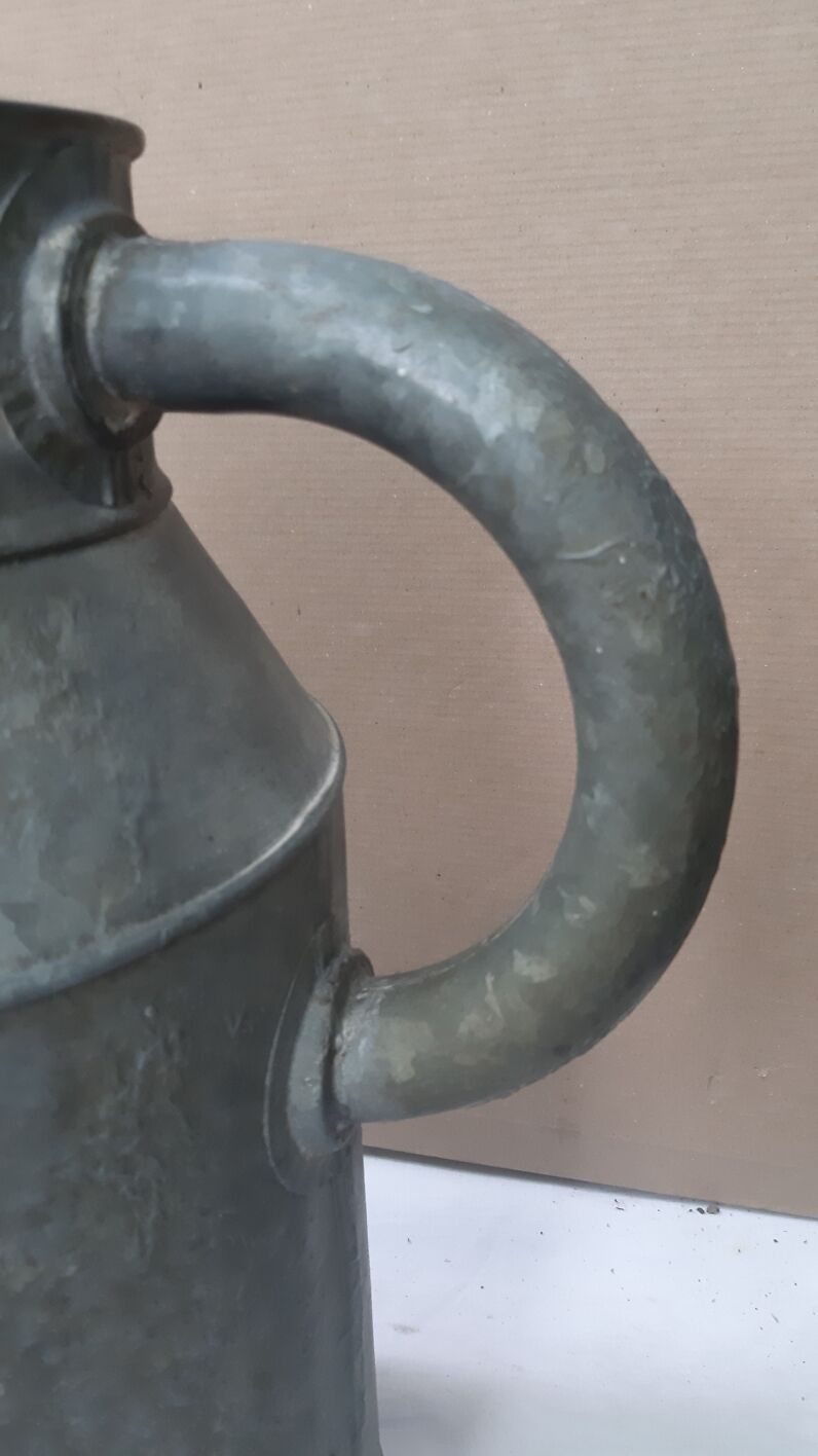 Zinc watering can