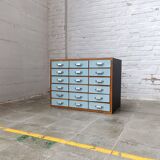 Armoire à tiroirs industrielle colorée