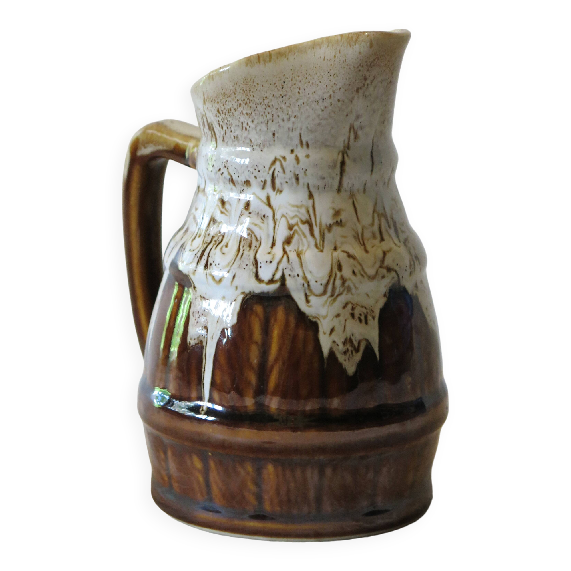 Très joli pichet à vin en très bon état