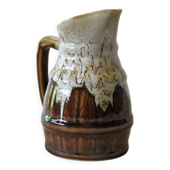 Very pretty wine pitcher in very good condition